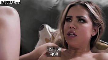 play Le dispara a la rubia en su coño ensanchado
