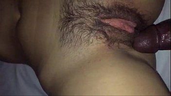 play تأخذ امرأة سمراء الكثير من الديك في بوسها من حبيبها اللطيف في حب بوسها
