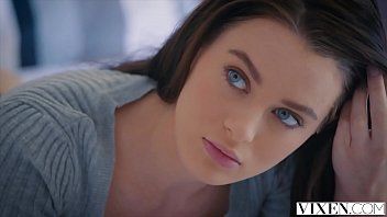 play Sie hat sehr blaue Augen und liebt Sex