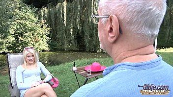 play The young lady has sexual relations with her daddy who makes his way into her tight pussy