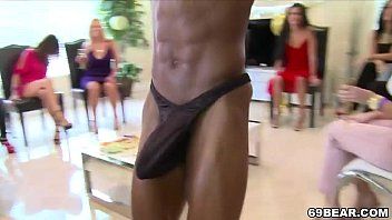 play Aceste femei fac xxx in grup si sunt in delir