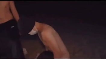 play في مدينة معروفة جدًا ، تكون الفتيات كرماء جدًا ويقومن بعمل xxx في الحدائق