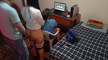 play Mia Khalifa profite de la grosse bite d'un black