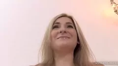 play Séance de casting explicite de la blonde aux gros seins Audidi