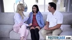 play Vittarul Brandi Love îl inițiază pe adolescent Ryder Rey în Hot Family Threesome