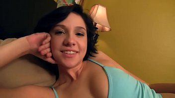 play A linda morena tem orgasmos e faz sexo hardcore com seu amante com um grande pau