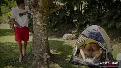 play Annie Marin and Friends 'Wild Outdoor Camping trójkąt