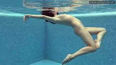 play Lady Dee: Prazer à beira da piscina da adolescente tcheco quente