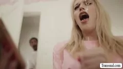 play Bareback shemale threesome cu Ana Foxxx și Izzy Wilde