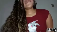 play Petite Milf cavalga um pau grande antes de gozar no but